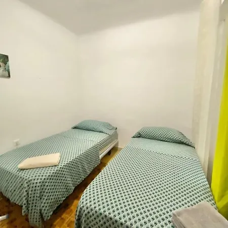 1 Private With A Window Near The Sea, Wifi Séjour chez l'habitant